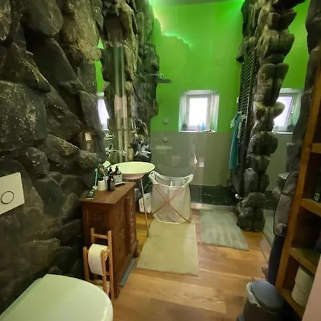 Industrial Style Loft In The Heart Of شقة